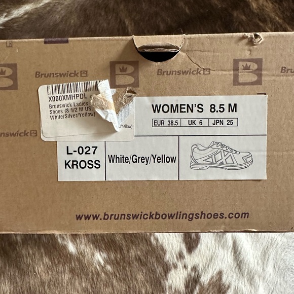 VGUC Brunswick women’s bowling shoes in size 8.5. - Picture 3 of 6